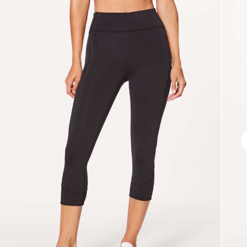 LULULEMON IN MOVEMENT CROP EVERLUX 19"
LEGGINGS | SIZE 8 | COLOR BLACK